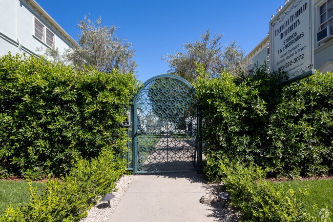 Front Gate - 1828-1850 N Edgemont Street Los Angeles, C...