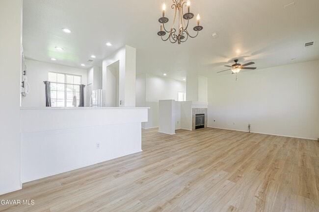 Photo - 45858 Coventry St