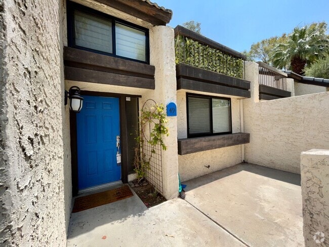 Building Photo - AVAILABLE NOW!! Stunning 3 Bedroom 2 Bathr... Rental