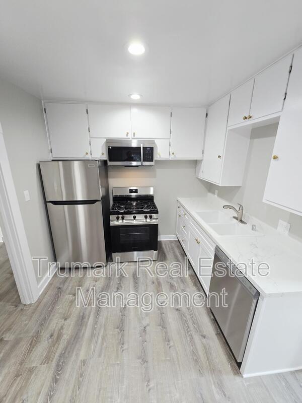 Building Photo - 433 W Garfield Ave