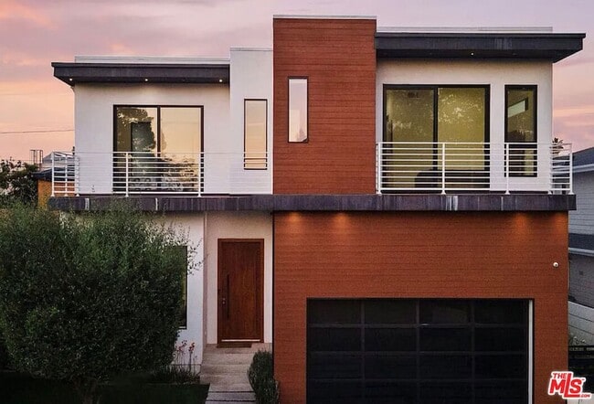 Photo - 748 N Detroit St