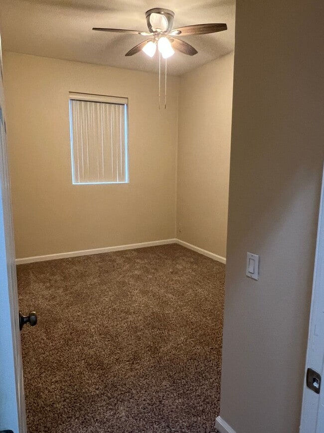 Building Photo - 12652 Julian Ave Unit 1