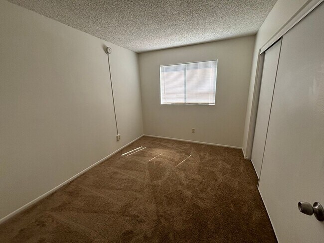 Photo - Modern and Spacious 3-Bedroom Townhome in ...