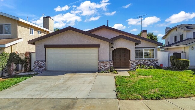 Building Photo - 1688 Bruin St