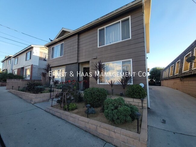 Building Photo - 2660 E 19th St Unit 03