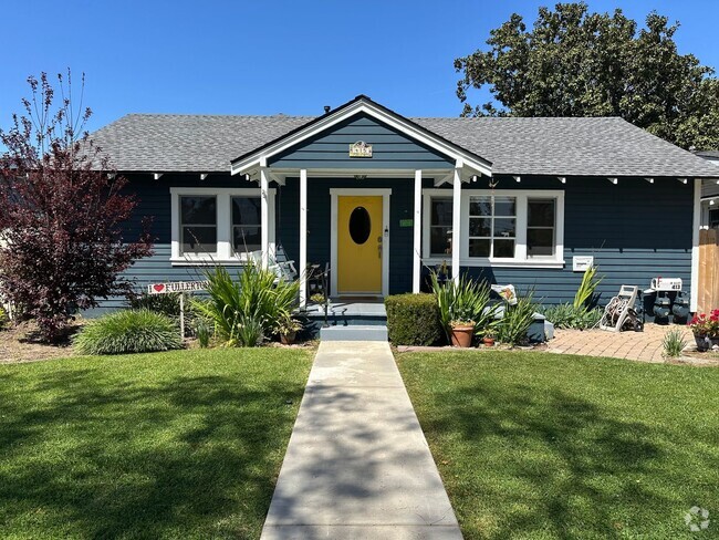 Building Photo - 3 Bdrm/1.5 Bath Craftsman Home in Downtown...