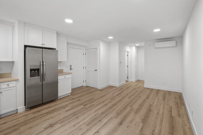 Photo - Kingsley Diplomat Apartments