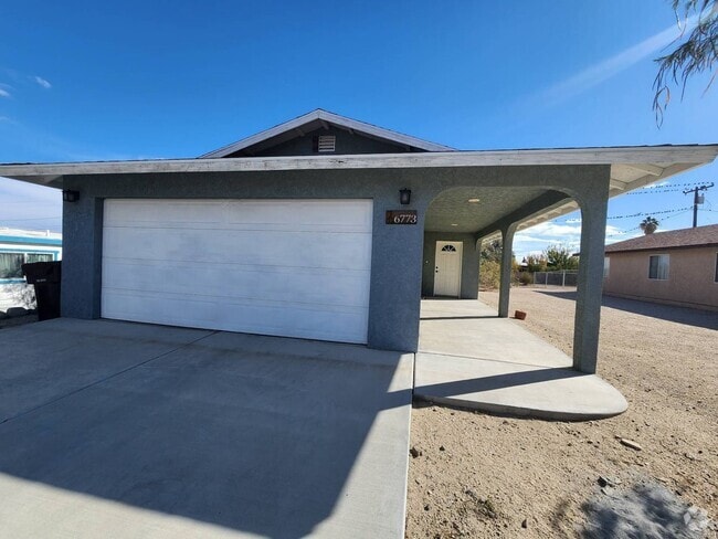 Building Photo - 2 Bedroom 2 Bath House Near Back Entrance ...