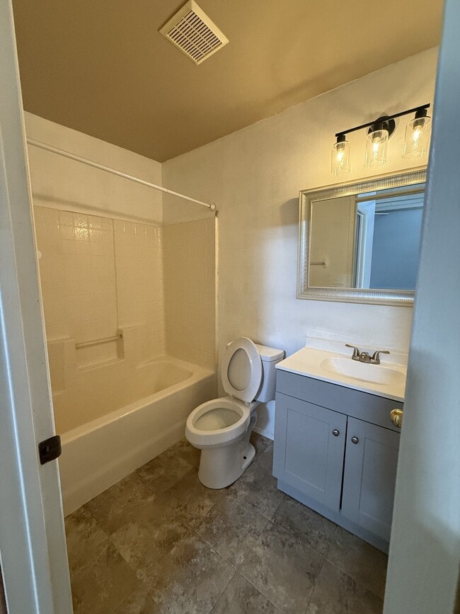 Photo - 637 N 2nd Ave