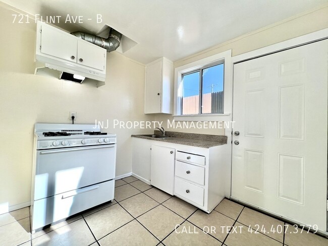 Building Photo - 721 N Flint Ave Unit B Rental