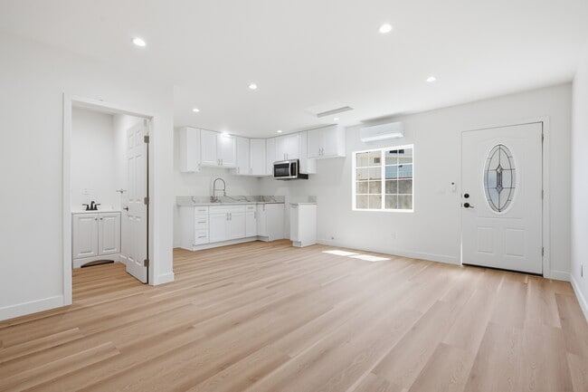 Photo - 11217 Lull St