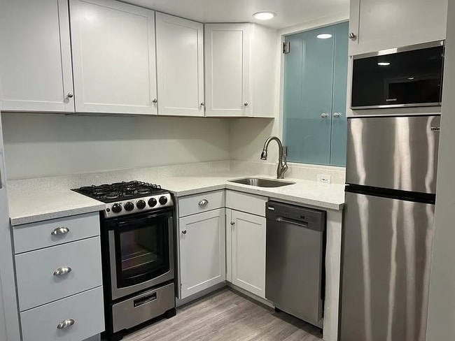 Photo - 206 Avenue H