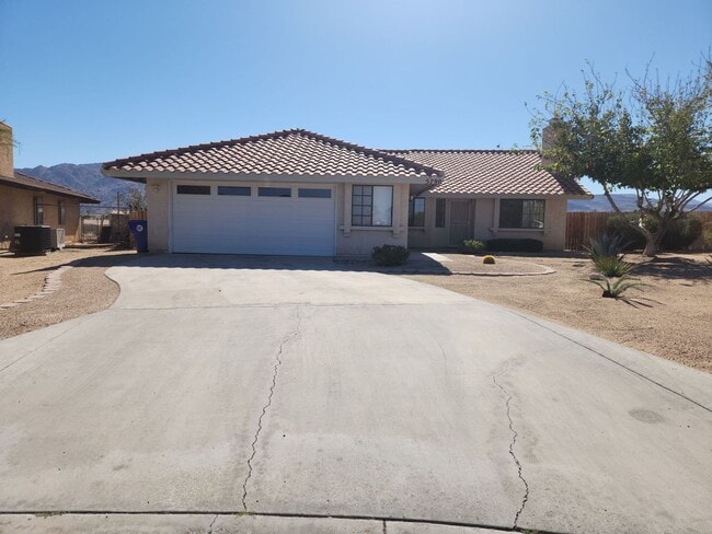 Photo - COMING SOON! Must See!!! Nice house at the end of a Cul de Sac!