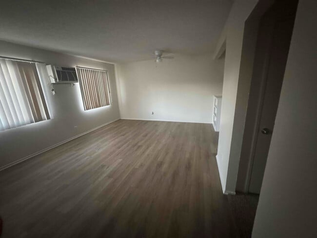 Photo - 937 E Ave R Apartment