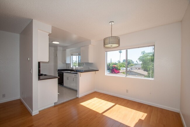 Photo - 4930 Whitsett Ave Unit 10