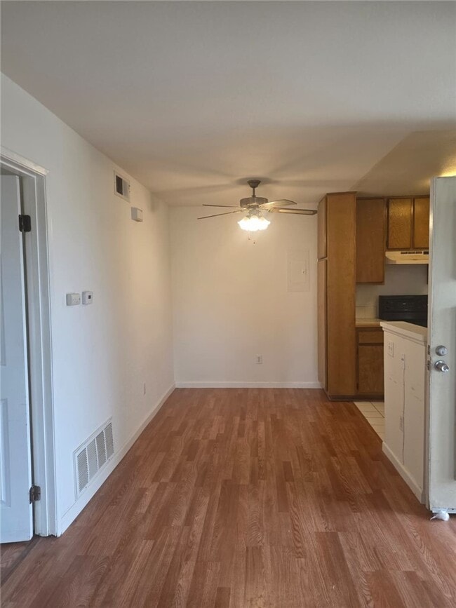 Photo - 23395 La Crescenta Unit A