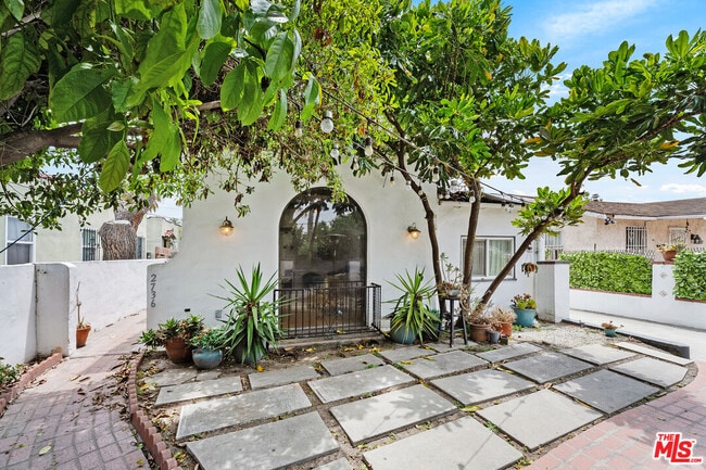 Building Photo - 2736 Cloverdale Ave