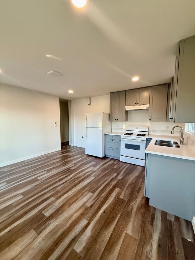 Photo - 700 E 50th St