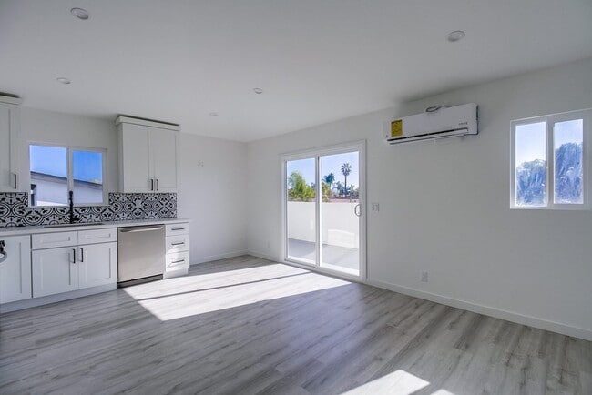 Photo - 4756 Madison Ave