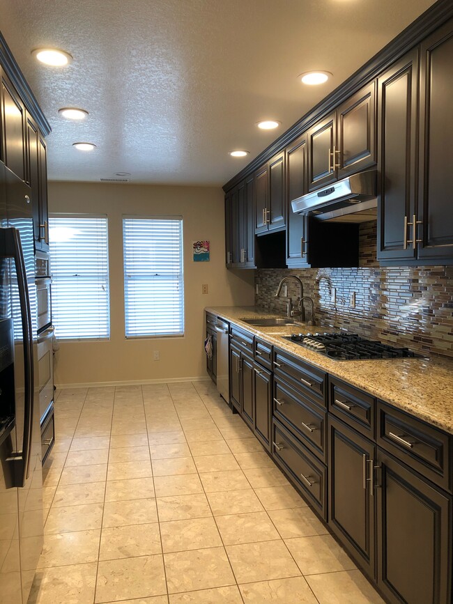 Kitchen photo 2 - 2108A Ernest Ave