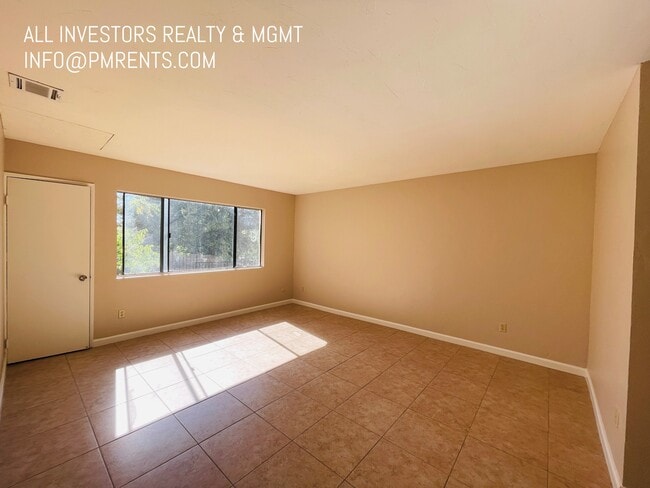 Photo - 313 N Melrose Dr