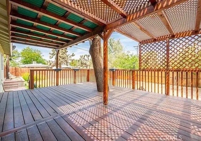 Photo - 633 W 5th St