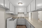 2BR, 1.5BA - 790SF - Kitchen - Marlindo Apartments