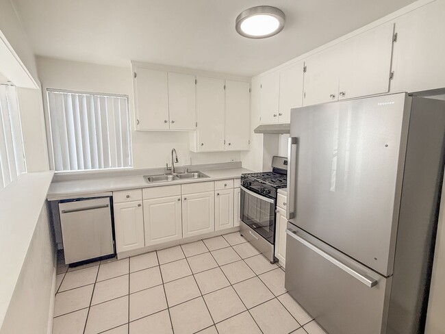 Photo - Cute 2 Bedroom/1 Bath in North/South Park- ONLY $1000 DEPOSIT! Unit 3147