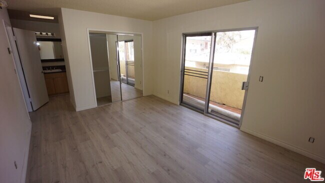 Building Photo - 1033 6th St Unit 308 Rental