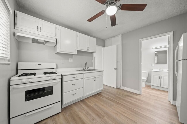 Photo - 835-845 Glenway Dr.