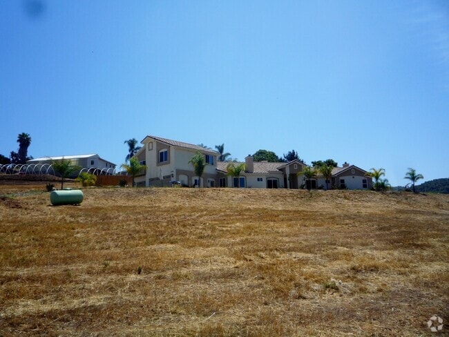 Building Photo - Vista Home for Rent! Large Air-Conditioned...