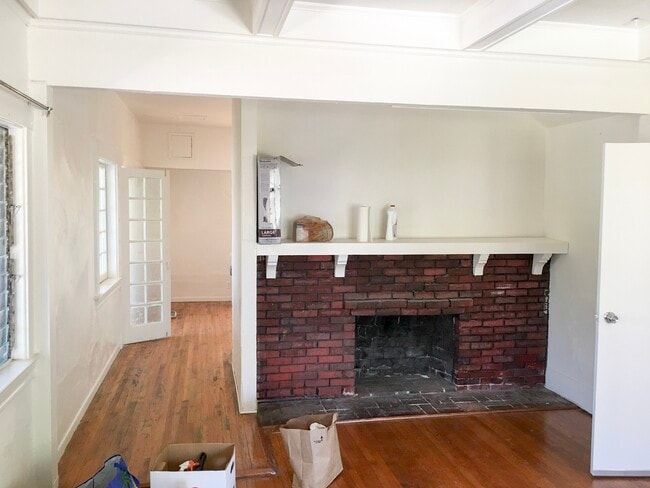 Large living room, with lots of natural light. - 937 North Benton Way Unit 1