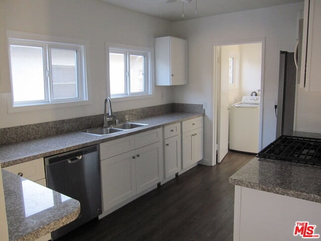 Photo - 1047 S Wooster St