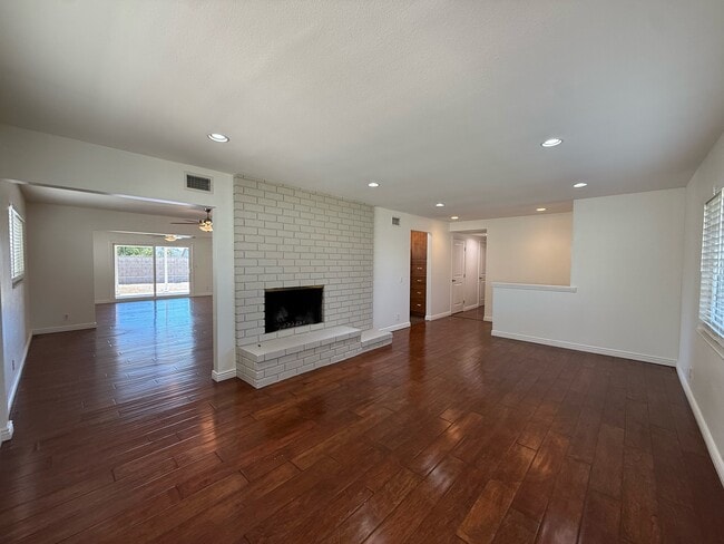 Photo - 1324 E Hickory Ln