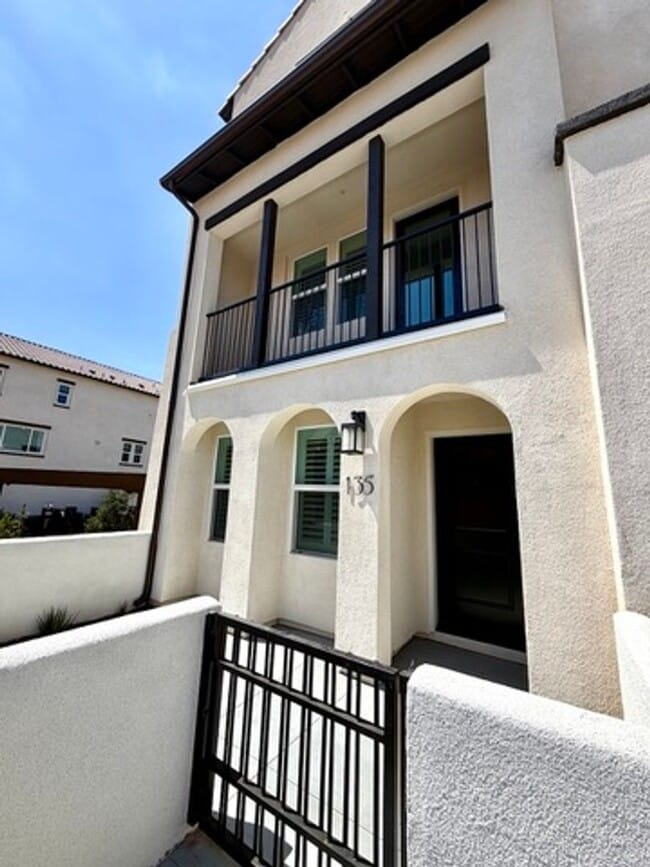Photo - Brand-New Luxury Townhome for Lease in Claremont