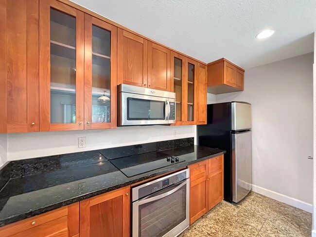 Building Photo - SD: Bright 2BD/2BA Ground-Floor Condo in La Jolla with Covered Patio, Pool & Reserved Parking Unit J