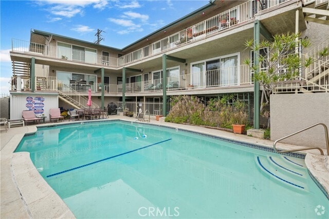 Building Photo - 201 Ocean Ave Unit 4 Rental