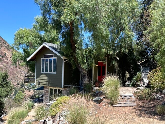 Building Photo - 28921 Crest Dr