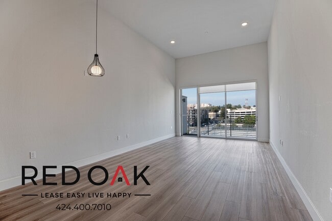 Photo - 1331 W 7th St Apartment Unit 716