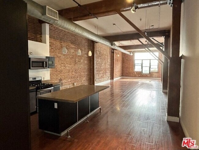Building Photo - 652 Mateo St Rental