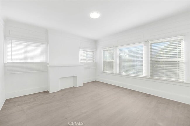 Photo - 550 N Kenmore Ave