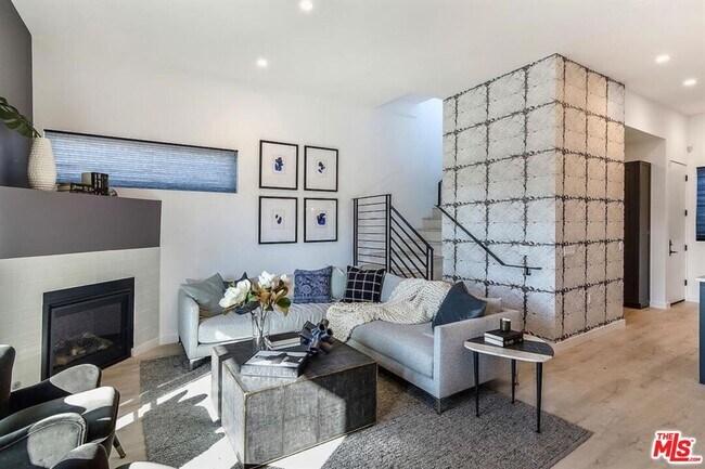 Photo - 1002 N Hudson Ave Unit 4