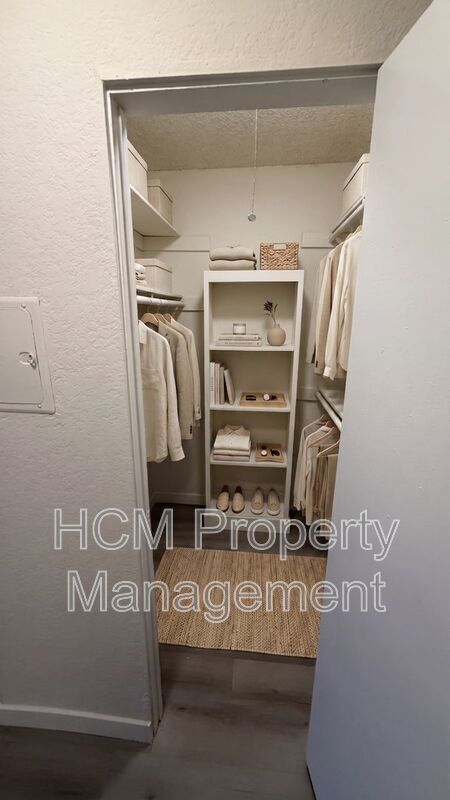 Photo - 11450 Calvert St
