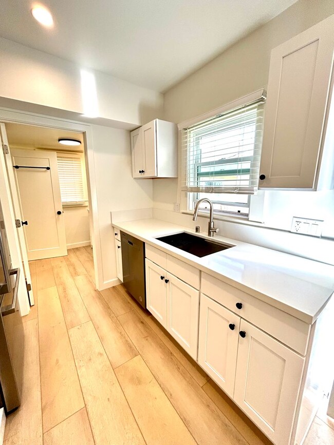 Photo - 3 Bed/1 Bath - Downtown Santa Barbara Unit 514 Chapala St.