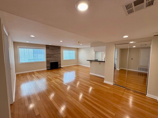 Photo - 4249 Longridge Ave Unit Longridge
