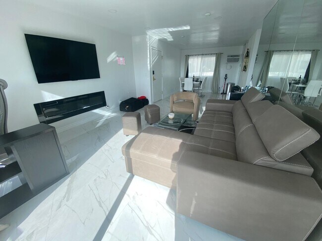 Photo - 8400 De Longpre Ave Unit 311