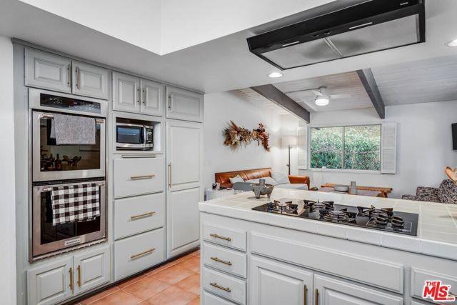 Photo - 2436 Arbutus Ave