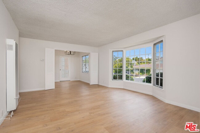 Photo - 10534 Eastborne Ave