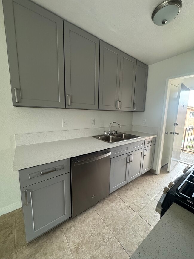 Photo - 18535 Saticoy St Unit 205