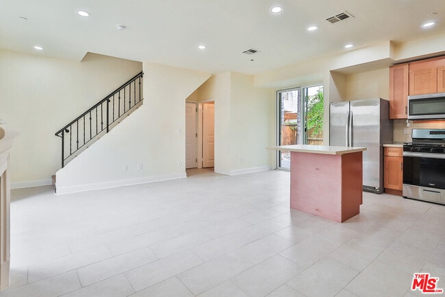 Photo - 7132 Farralone Ave Unit 207